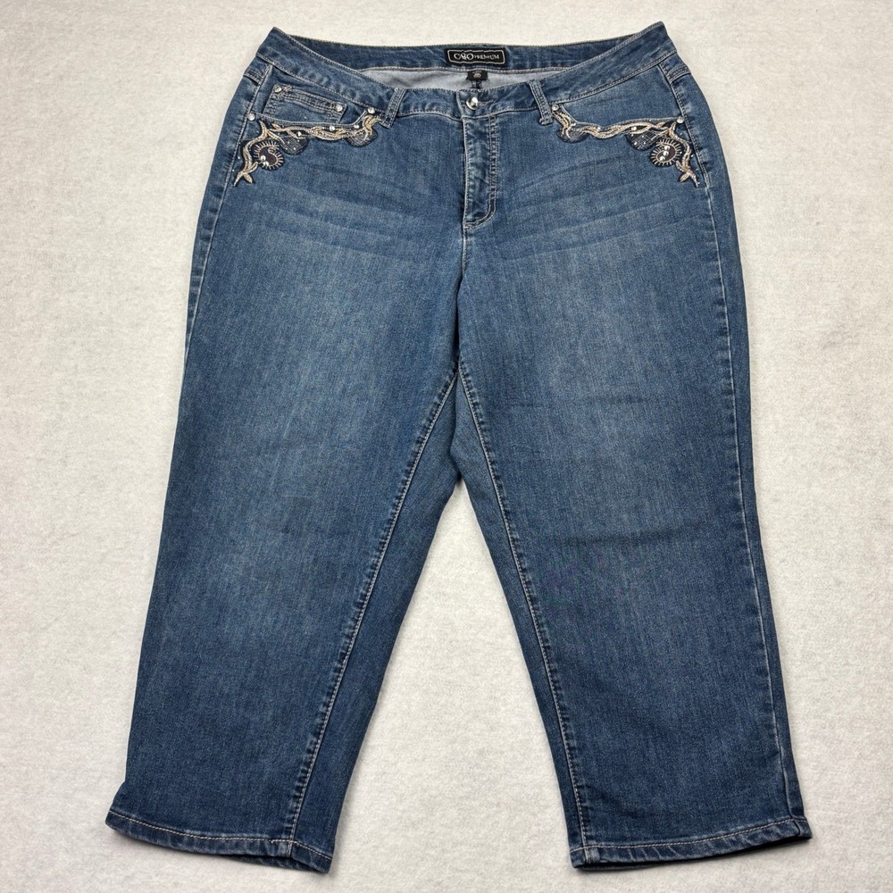 Cato Premium Womens 18W Classic Capri Jeans Embroidered Rhinestone Medium Wash
